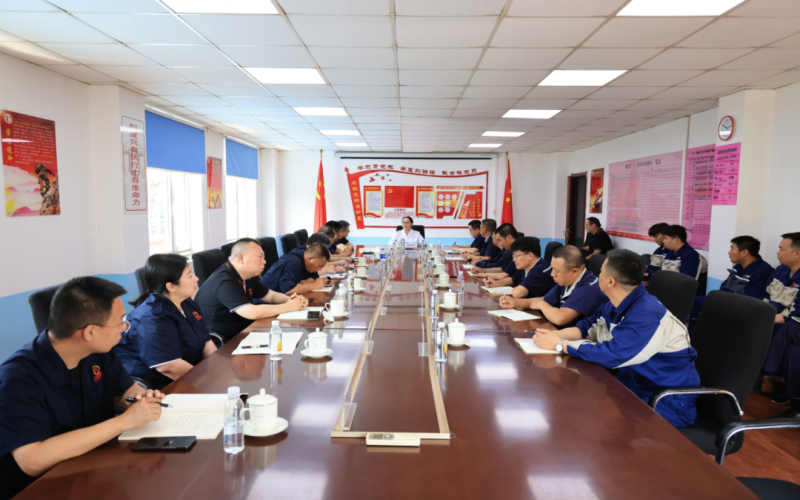 聚力提氣 凝心合力 增信心促提升上水平 榮程集團董事會主席張榮華到榮程鋼鐵集團天榮公司煉鐵廠調研指導工作