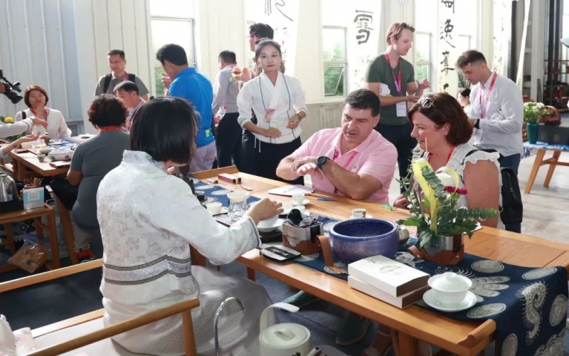 Amazing! 開幕首日格“外”好，非遺市集圈粉海外參觀者