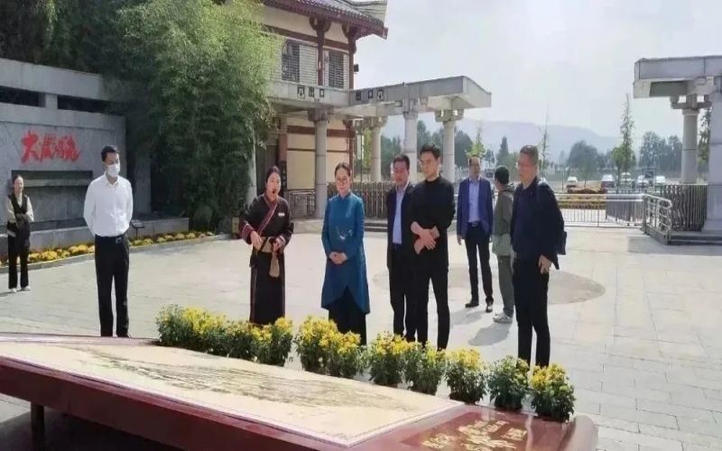 全國人大代表、中國民間商會副會長、全聯(lián)女企業(yè)家商會會長、天津榮程祥泰集團董事會主席張榮華到靈寶市考察傳統(tǒng)文化保護傳承