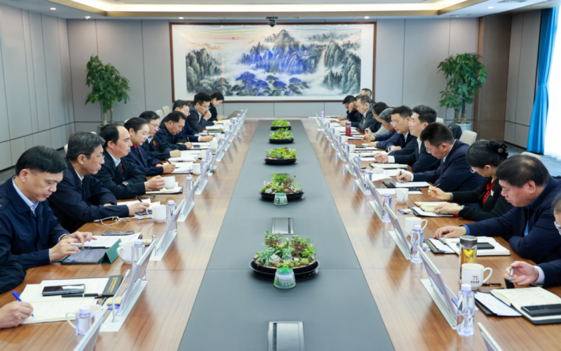 津南區(qū)委副書記、區(qū)長楊灝一行到榮程集團(tuán)調(diào)研慰問