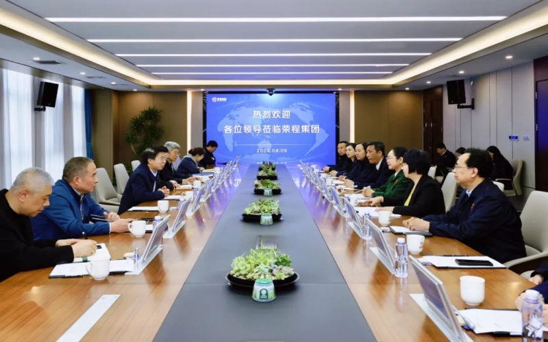 榮程集團(tuán)董事會(huì)主席張榮華與天津紡織集團(tuán)黨委書記、董事長葛傳兵開展座談交流