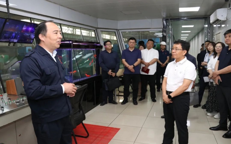 津南區(qū)政協(xié)副主席陳子苓一行到榮程鋼鐵集團參觀調(diào)研