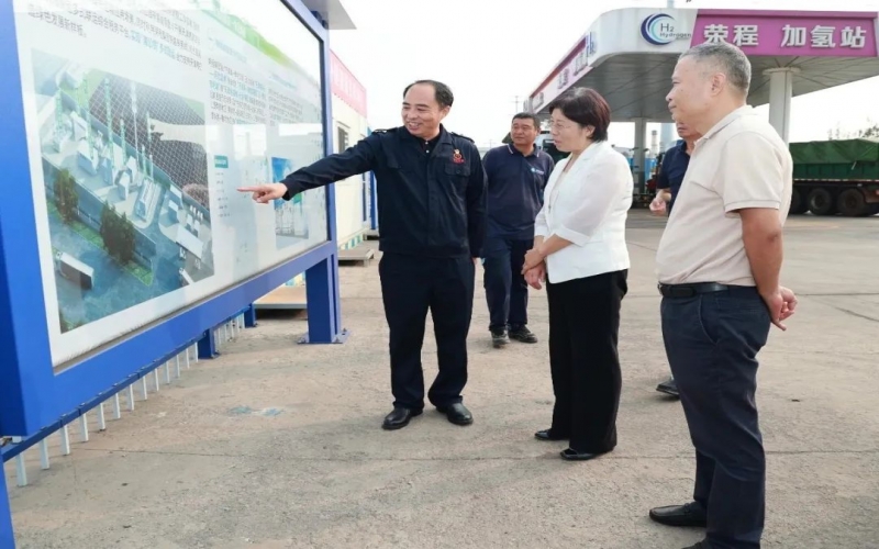 靜海區(qū)政協(xié)副主席、黨組成員于清一行到榮程集團參觀調(diào)研