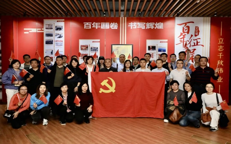 黨建陣地 - 厚植愛(ài)國(guó)情懷 汲取奮進(jìn)力量 融誠(chéng)物產(chǎn)集團(tuán)本部黨支部組織觀影活動(dòng)