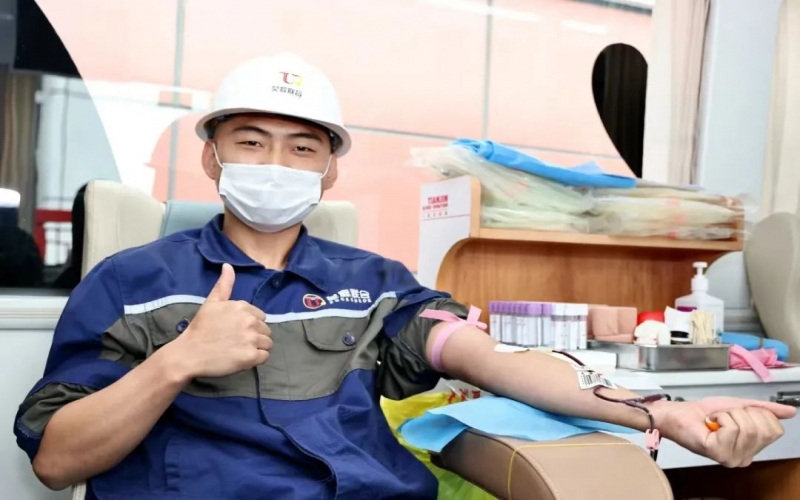 為生命“接力”  榮程鋼鐵集團開展無償獻(xiàn)血活動