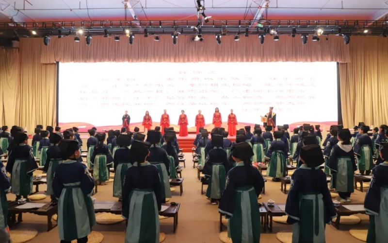 800余組家庭，近1800人，這兩場(chǎng)盛大的“開(kāi)筆禮”，讓孩子們終身難忘！