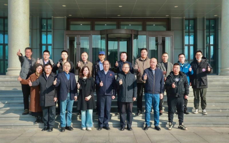 天津市鋼鐵工業(yè)協(xié)會(huì)秘書長、天津市冶金商會(huì)副會(huì)長楊勇一行到榮程集團(tuán)座談交流