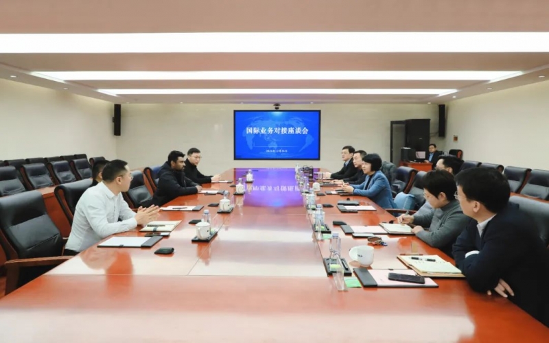 榮程集團(tuán)黨委書(shū)記、融誠(chéng)物產(chǎn)總經(jīng)理張穎與多家客戶開(kāi)展國(guó)際業(yè)務(wù)座談交流