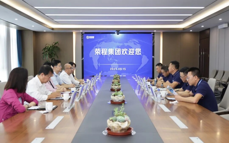 新疆生產(chǎn)建設(shè)兵團(tuán)第十四師昆玉市黨委常委、副師長(zhǎng)王鑫到訪榮程集團(tuán)